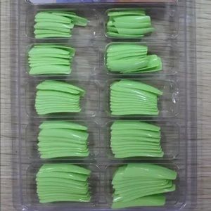 100 pcs nails with glue